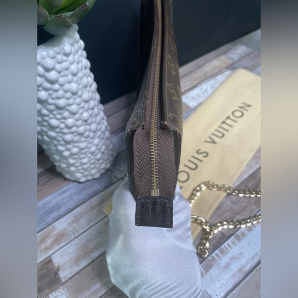 Louis Vuitton Pouch 26 and Wallet - Picture 6 of 13